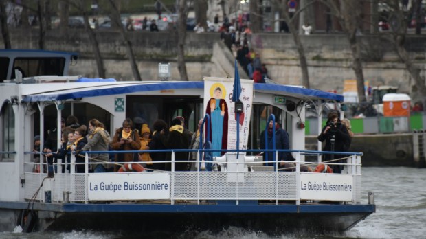 peniche-sur-la-seine-avec-media.jpg