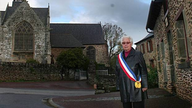 Soeur Annick Homo est à la fois religieuse et maire de la commune de Saint-Léry, dans le Morbihan.
