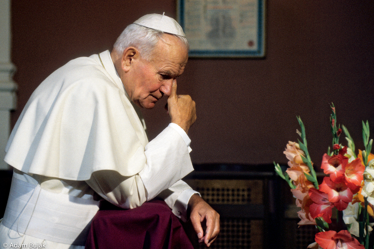 JOHN PAUL II, PRAYING IN THE FRONT OF THE IMAGE OF VIRGIN MARY, WADOWICE, JUNE 7 1979.