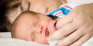 Cadeaux de naissance : ces parents qui proposent de faire un don à une association