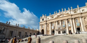 Le Vatican autorise la bénédiction des couples homosexuels sous conditions