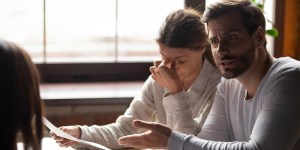 Recadrer son conjoint quand il dérape en public, tout un art