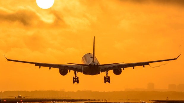 Plane-taking-off-shutterstock_432730129.jpg