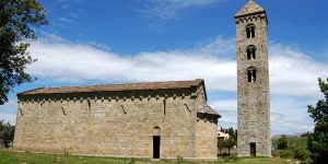 Quand les églises romanes de Corse se fondent dans le maquis