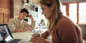 Comment télétravailler en couple sans se taper dessus ?