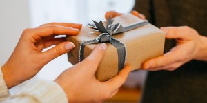 Cadeaux de Noël : cinq bonnes raisons de faire simple cette année