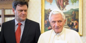 Revue de presse : Benoît XVI affecté par la crise que traverse l’Église