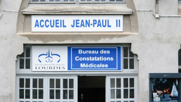 bureau des constations médicales à Lourdes