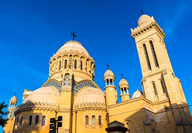 WEB2-NOTRE DAME AFRIQUE-ALGER-shutterstock_1177181086.jpg