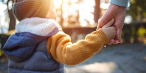 Né par GPA, il appelle sa nounou « maman »