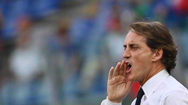 ROBERTO-MANCINI-000_9CN99L.jpg