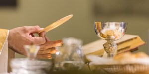 Fête, solennité ou mémoire, quelles sont les différences entre ces célébrations liturgiques ?