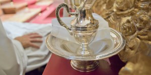 Les objets liturgiques : l&#8217;aiguière, un vase à eau pour purifier