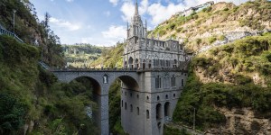 Ces surprenantes églises construites sur des ponts
