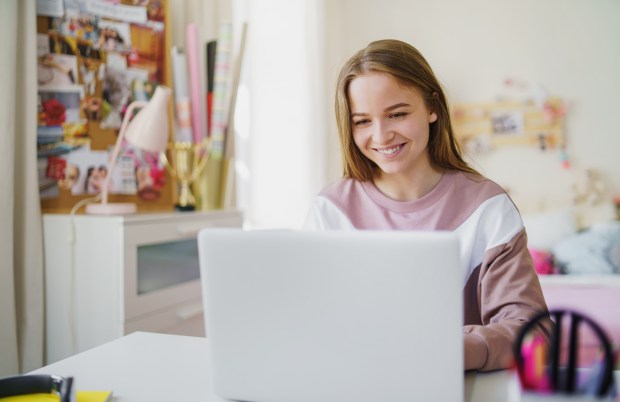 TEENAGER COMPUTER