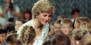 Le prêtre qui a prié au chevet de Lady Di témoigne de la grâce survenue cette nuit-là