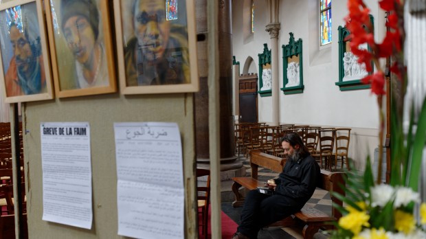 WEB2-CALAIS-MIGRANT-CHURCH-AFP-080_HL_SLEFEVRE_1560602.jpg