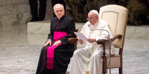 « La véritable liberté jaillit de la Croix du Christ » souligne François à l’audience générale