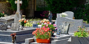Avec quoi orner la tombe d&#8217;un être cher ?