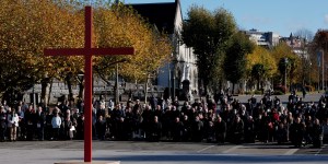 Abus sexuels : les évêques sollicitent le pape François