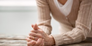 Divorcés, ils ont choisi de rester fidèles à leur conjoint absent