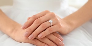 Quatre astuces pour prendre soin de sa bague de fiançailles