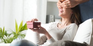 Couple : le secret pour offrir un cadeau à l&rsquo;autre sans tomber à côté de la plaque