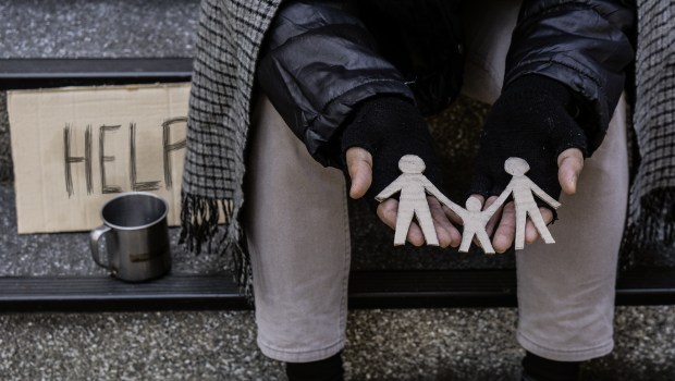 WEB2-MIGRANTS-shutterstock_2082524116.jpg