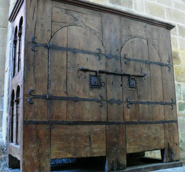ARMOIRE LITURGIQUE