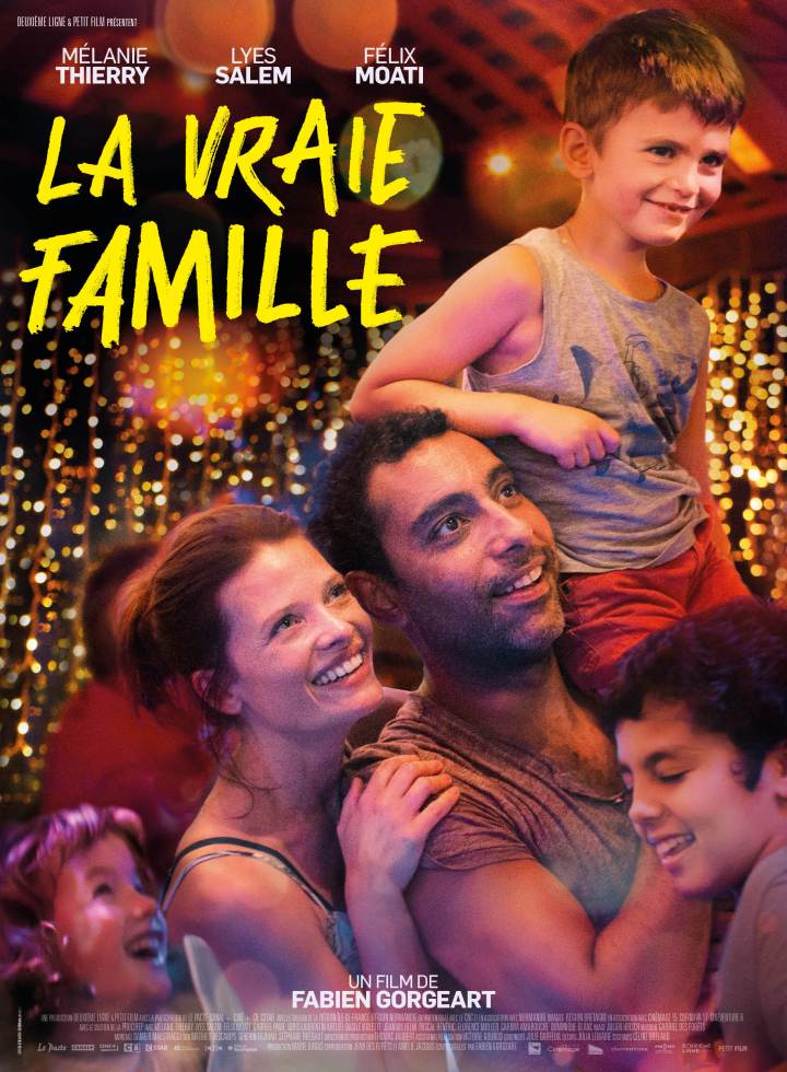 Affiche-LA-VRAIE-FAMILLE-HD.jpg