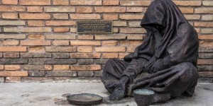 Timothy Schmalz, l&rsquo;artiste qui recouvre Rome de « prières visuelles »