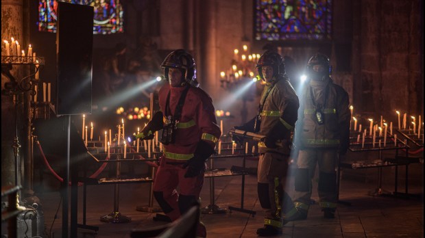 WEB2-NOTRE-DAME-BRULE-FILM-POMPIERS-aguy_ferrandis_ndb0056_copie.jpg