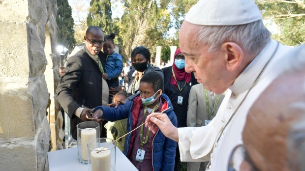 Pope-Francis-visit-to-the-John-XXIII-Peace-Lab-voluntary-organisation