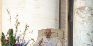Le pape François défend « l&rsquo;honneur » des personnes âgées