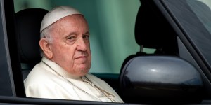 Le médecin du pape François lui demande de ne pas marcher