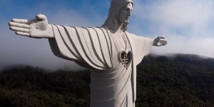 Au Brésil, le Christ désormais doublement au sommet