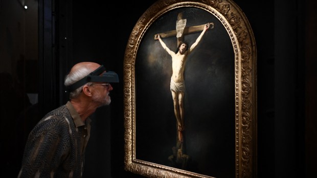 Christ-en-Croix-Rembrandt-Philippe-LOPEZ-AFP.jpg