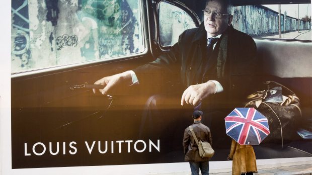 MIKHAIL-GORBATCHEV-PUB-LOUIS-VUITTON-AFP-024_215031-e1661960143404.jpg