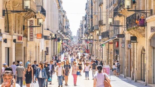 STREET-CROWD-SUMMER-shutterstock_1400106179.jpg