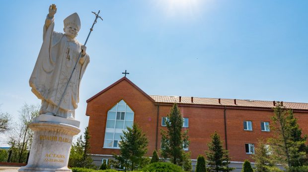 CHURCH-KAZAKHSTAN-shutterstock_1530880052-e1662992730420.jpg