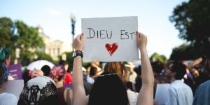Dieu est-il de droite ?