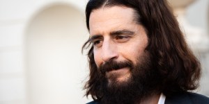 Liturgie des heures, jeûne… La routine spi de Jonathan Roumie