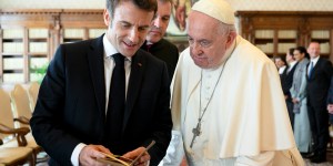Pape à Marseille : Emmanuel Macron va assister à la messe au stade Vélodrome