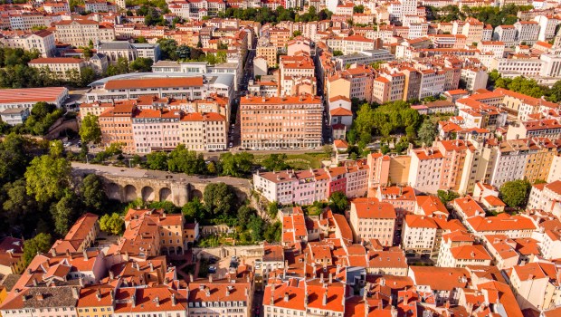 PENTES-CROIX-ROUSSE-LYON-shutterstock_1522678457.jpg
