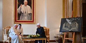 À Bahreïn, le Pape retrouve ses « frères » al-Tayeb et Bartholomée