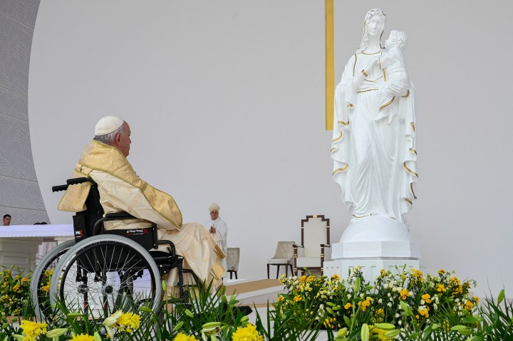 Pope-Francis-presiding-over-an-open-air-mass-at-Bahrain-National-Stadium-in-Riffa-AFP