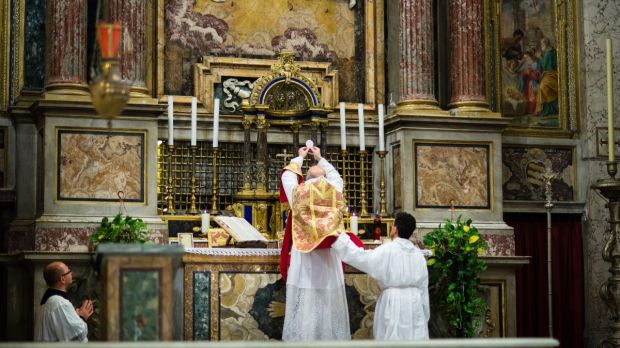 Kapłan sprawujący mszę trydencką
