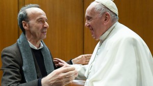 Audience-Pope-Francis-and-Roberto-Benigni-_SFO2316-1