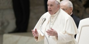 « Quand manque la joie, l’Évangile ne passe pas », avertit le Pape