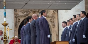 Ces objets insolites que le Vatican a mis dans le cercueil de Benoît XVI